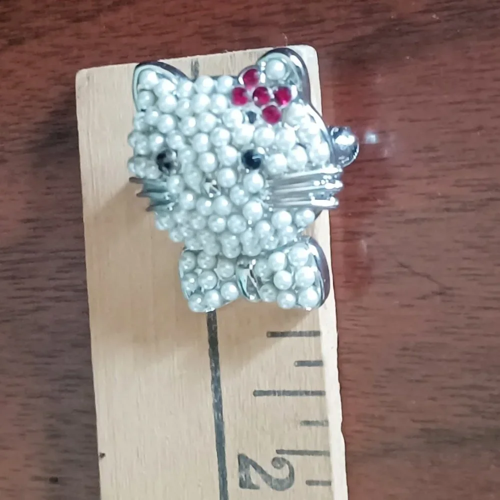 Cute Blingy Kitty with a Bow Tie Brooch - Picture 4 of 4